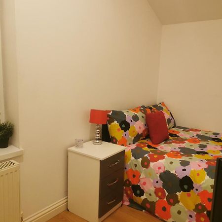 Lovely Spacious Room Near Train Station And University Dallington  Екстер'єр фото