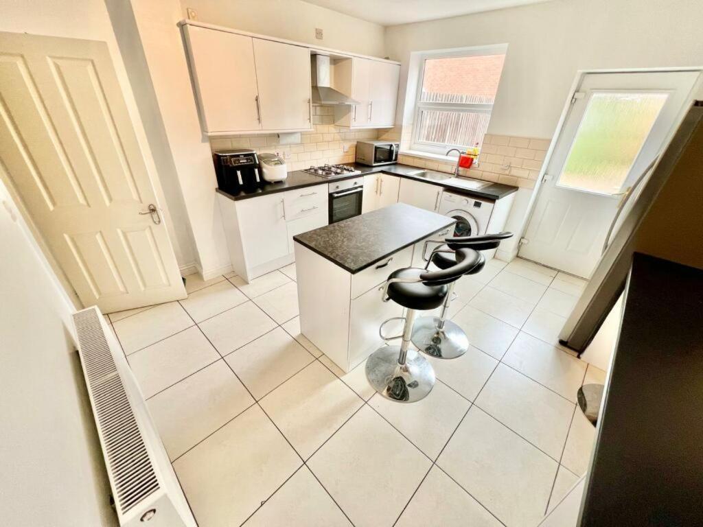 Lovely Spacious Room Near Train Station And University Dallington  Екстер'єр фото