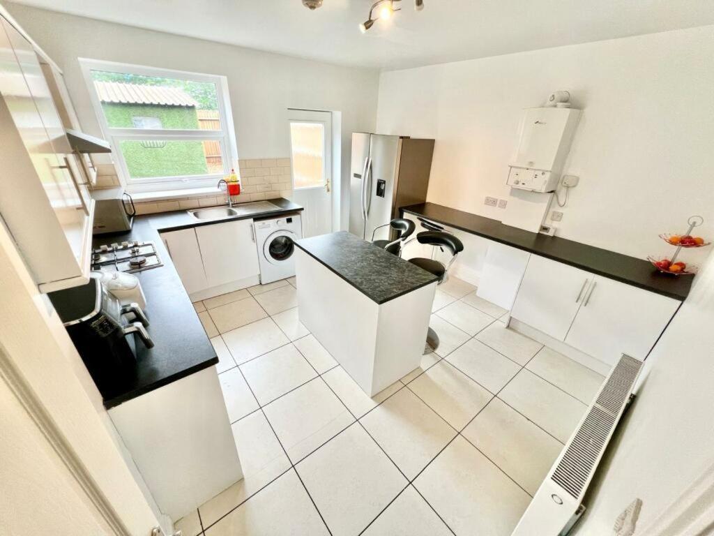 Lovely Spacious Room Near Train Station And University Dallington  Екстер'єр фото